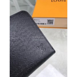 Louis Vuitton Elegant Leather Zipper Medium Wallet Black M30513