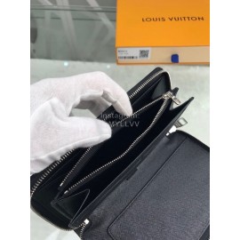 Louis Vuitton Elegant Leather Zipper Medium Wallet Black M30513
