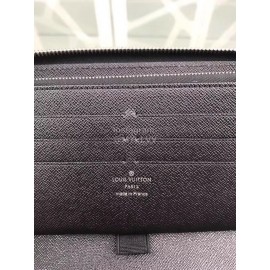 Louis Vuitton Elegant Leather Zipper Medium Wallet Black M30513