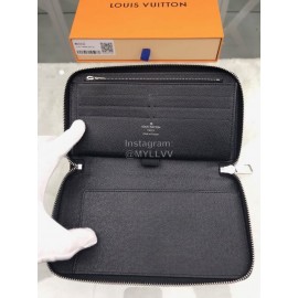 Louis Vuitton Elegant Leather Zipper Medium Wallet M60632