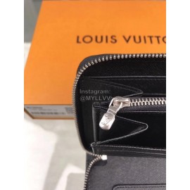 Louis Vuitton Elegant Leather Zipper Medium Wallet M60632