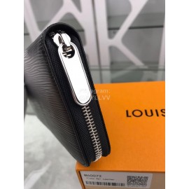 Louis Vuitton Elegant Leather Zipper Medium Wallet M60072