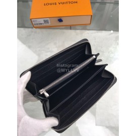 Louis Vuitton Elegant Leather Zipper Medium Wallet M60072