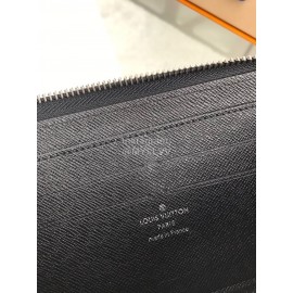 Louis Vuitton Elegant Leather Zipper Medium Wallet M60072