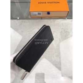 Louis Vuitton Elegant Leather Zipper Medium Wallet M60072