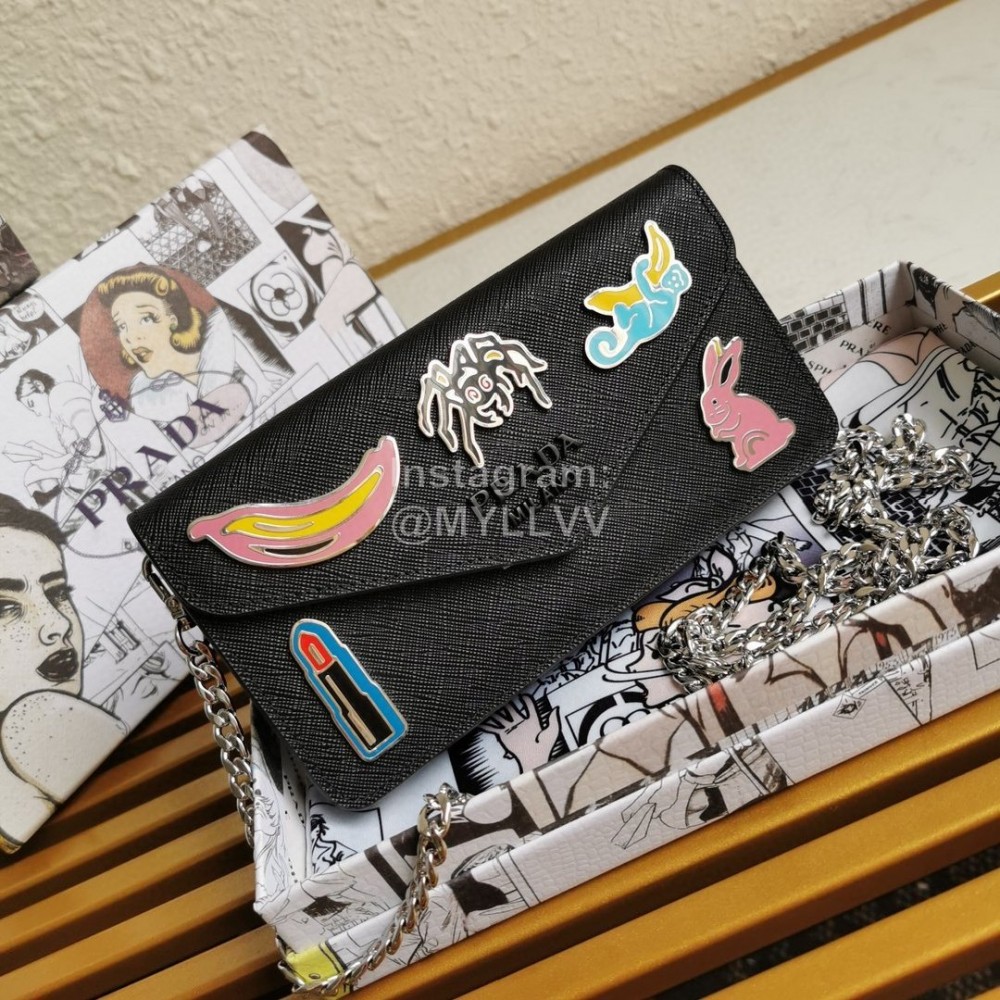 Prada New Fashion V-Shaped Flap Messenger Bag Chain Bag For Women Black 1dh044