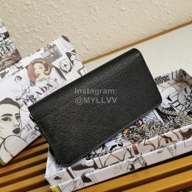 Prada New Fashion V-Shaped Flap Messenger Bag Chain Bag For Women Black 1dh044