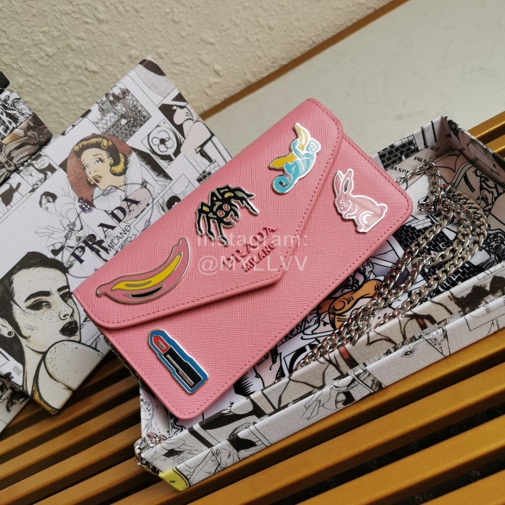 Prada New Fashion V-Shaped Flap Messenger Bag Chain Bag For Women Pink 1dh044