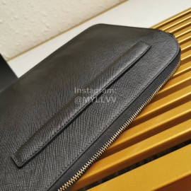 Prada Black Napa Leather Exquisite Handbag For Men 2vf056