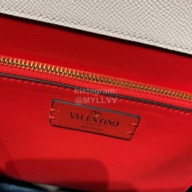 Valentino Fashion Leather Buckle Cowhide Commuter Bag White 0082